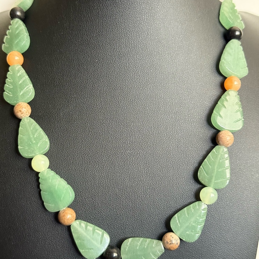 Green Aventurine Carved Leaf Necklace with gemstone Beads - Picture 5 of 16